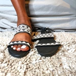 Forever 21 Black/White Sandal